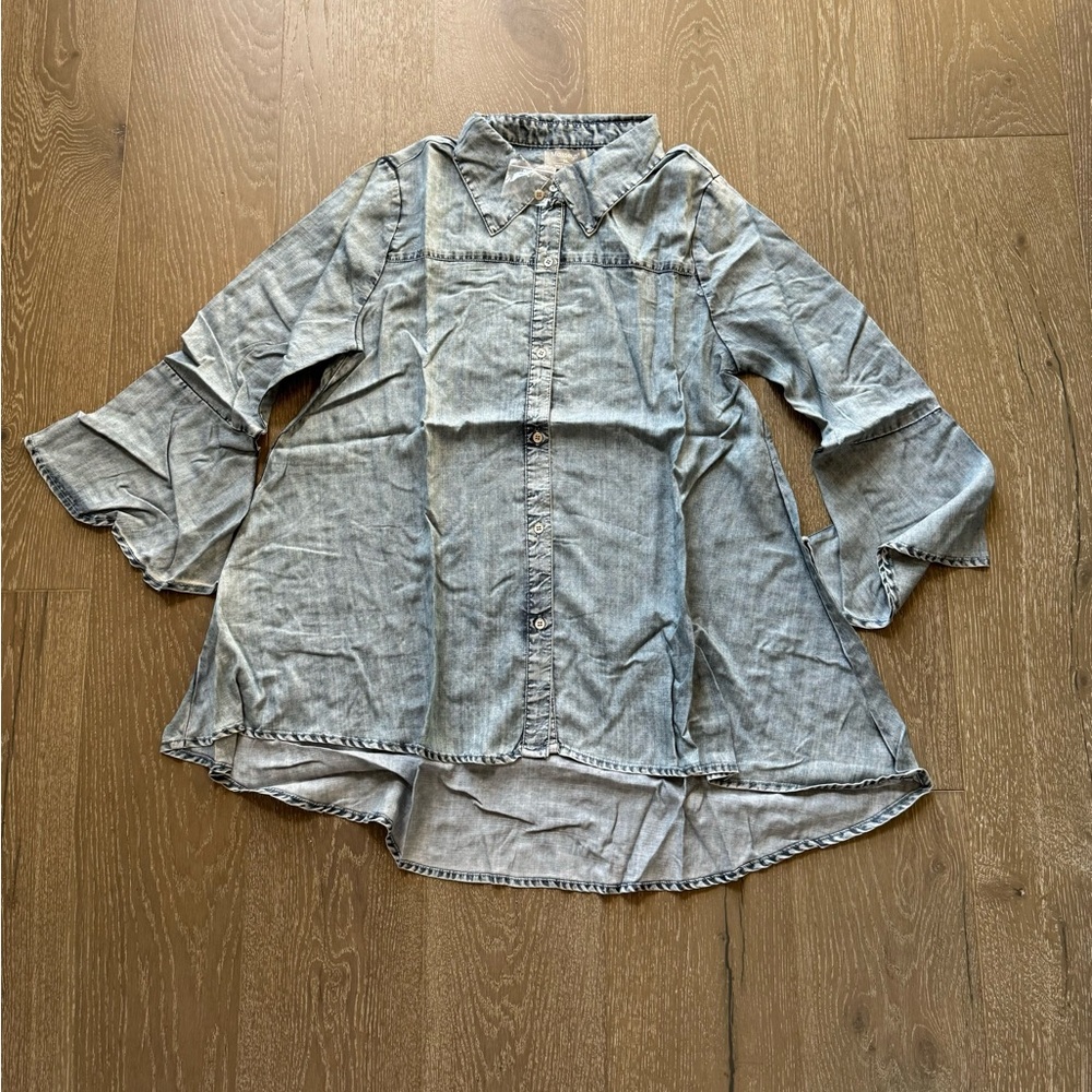 Masseys Bell sleeves chambray top